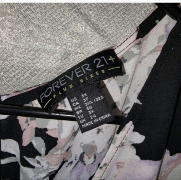 Nwot Forever 21 floral romper 3x - Picture 4 of 4